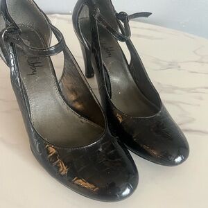 Elegant Black Crocodile Pattern Heels